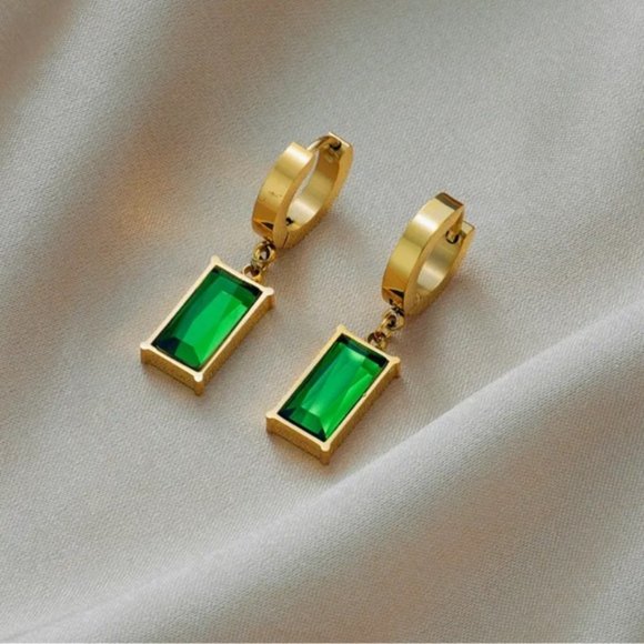 18k Gold Plated Square Emerald Green Crystal Drop Earrings - Picture 2 of 10